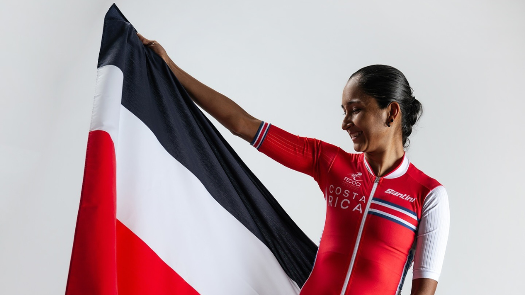 La cycliste Milagro Mena en route pour les Jeux Olympiques avec le confort de Dian